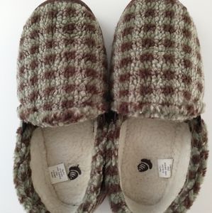 Acorn kids size 5-6 slippers